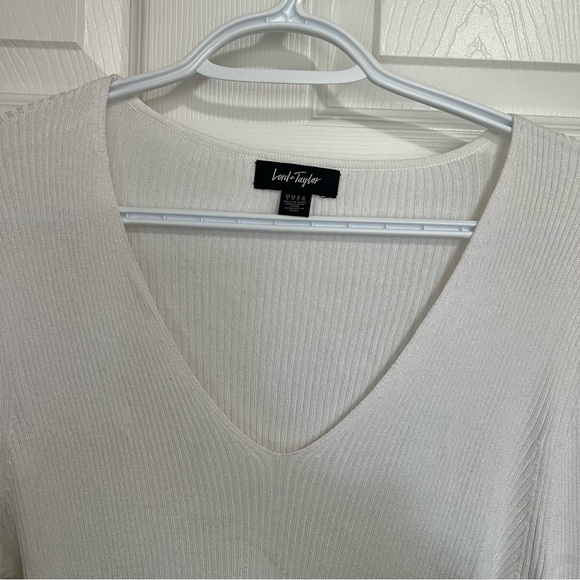 Lord and Taylor, long sleeve v-neck top, large - Picture 2 of 2